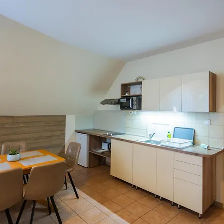 Kuenszler Apartmanhaz Zamárdi Exterior photo