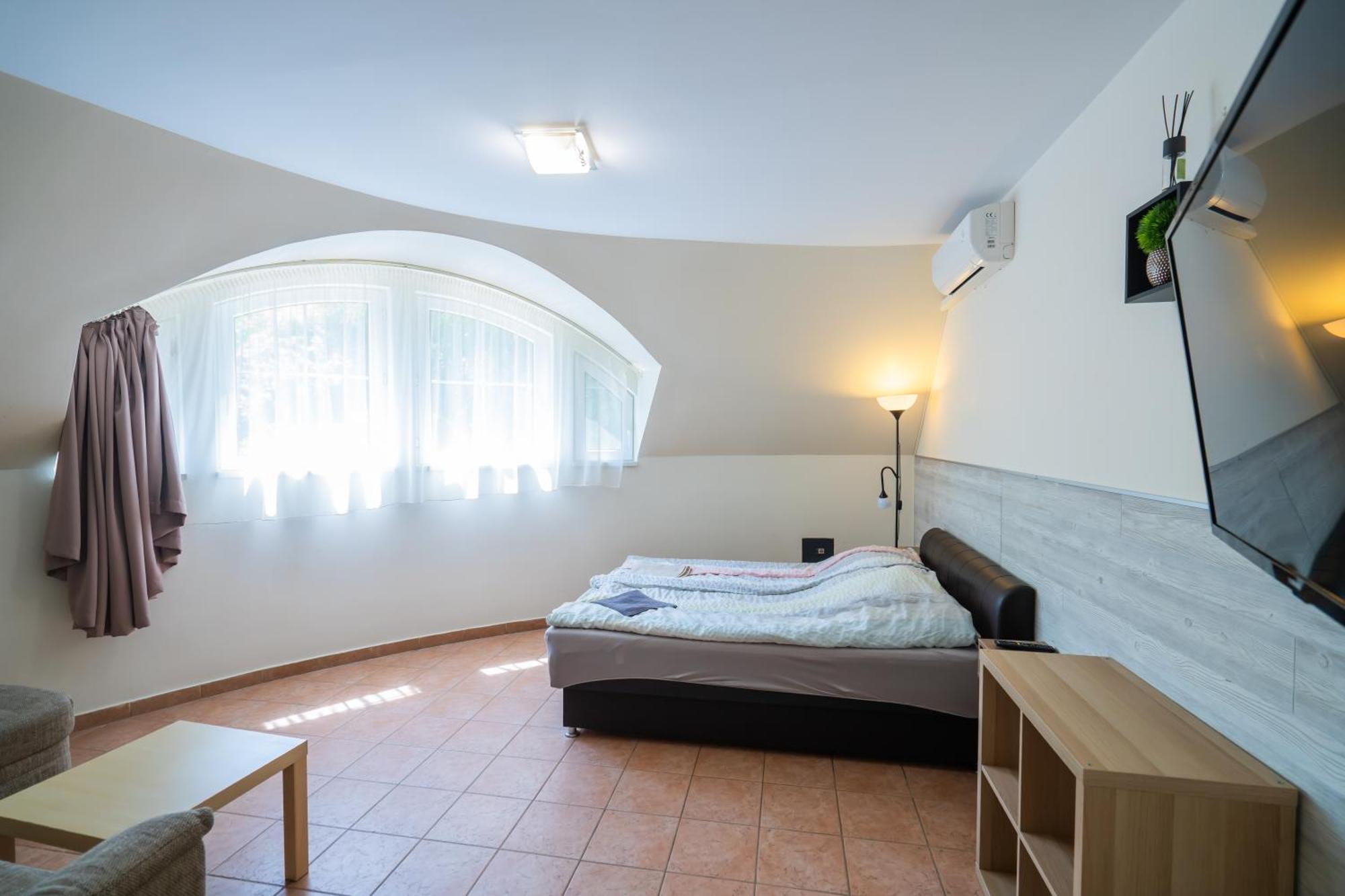 Kuenszler Apartmanhaz *