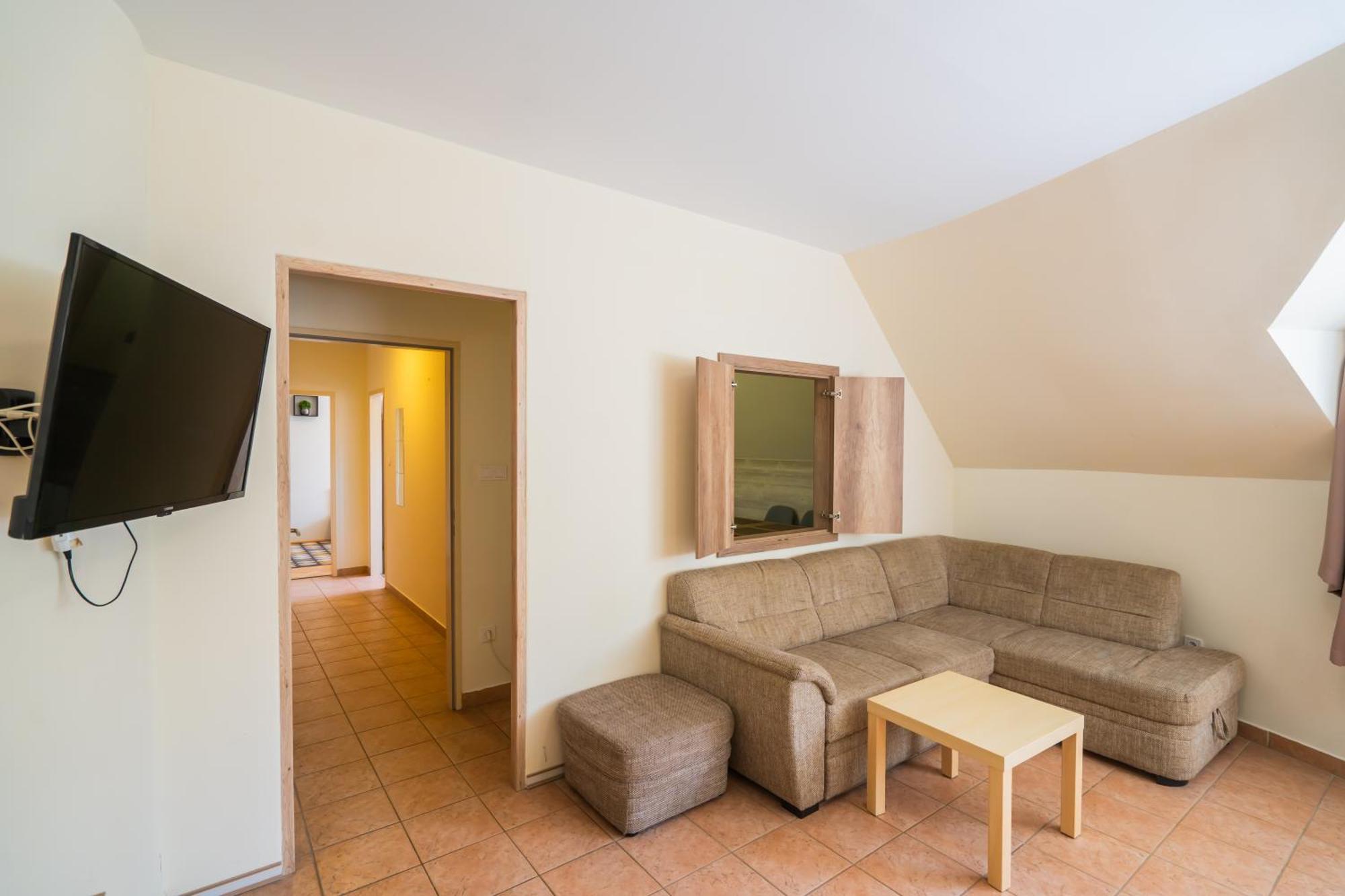 Kuenszler Apartmanhaz * Zamardi
